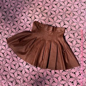 Altar’d state faux leather mini pleated skirt in brown!